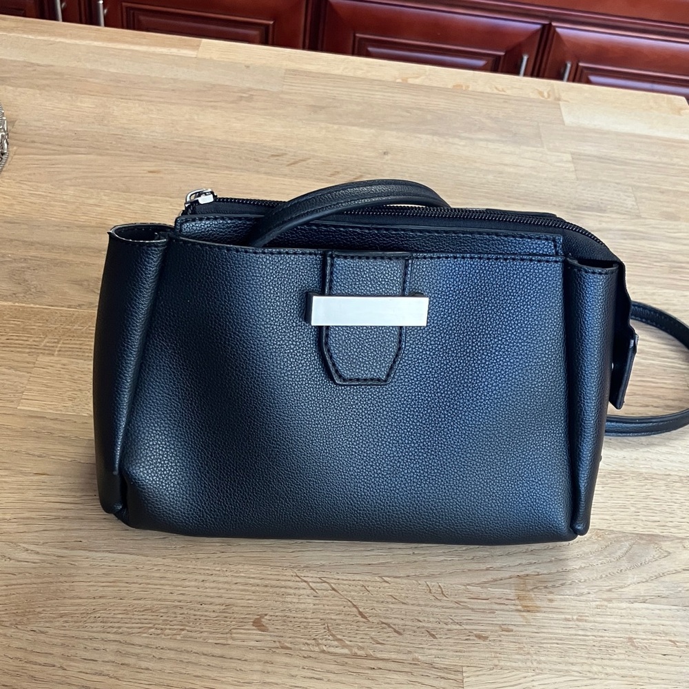 Reaction Kenneth Cole Black Crossbody Bag